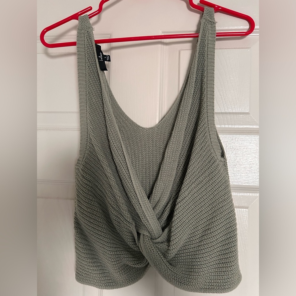 Lulu’s knitted crop top